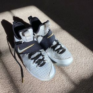 Boys Nike lebron ln4